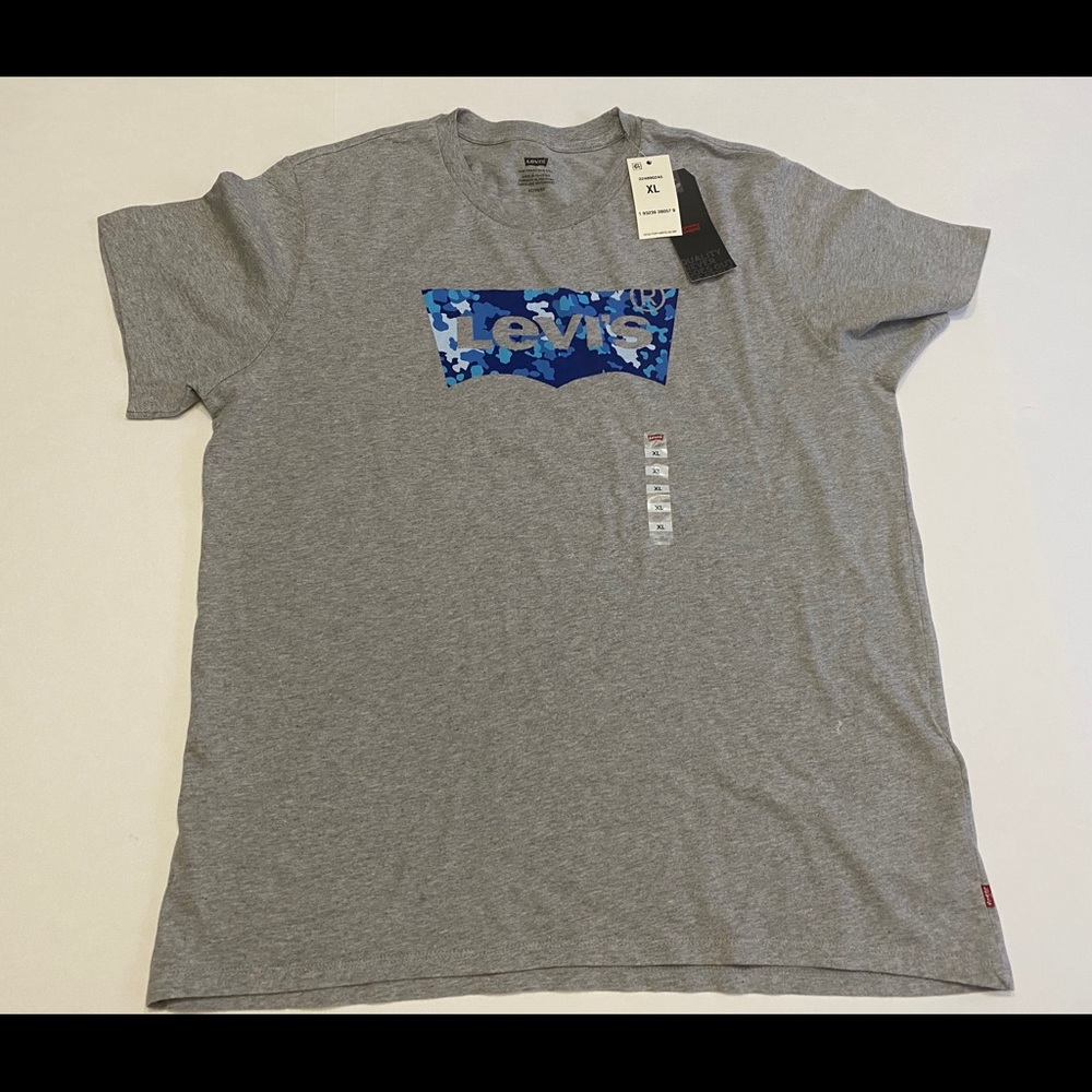 Levi’s Gray Tee Batwing Logo Blue Camo NWT